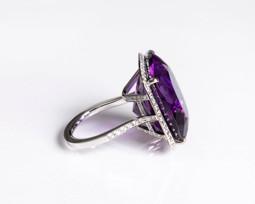 深紫のアメジストのリング